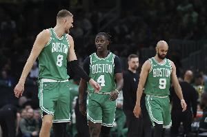 送走两大夺冠首发！绿军连续交易霍勒迪+波尔津吉斯